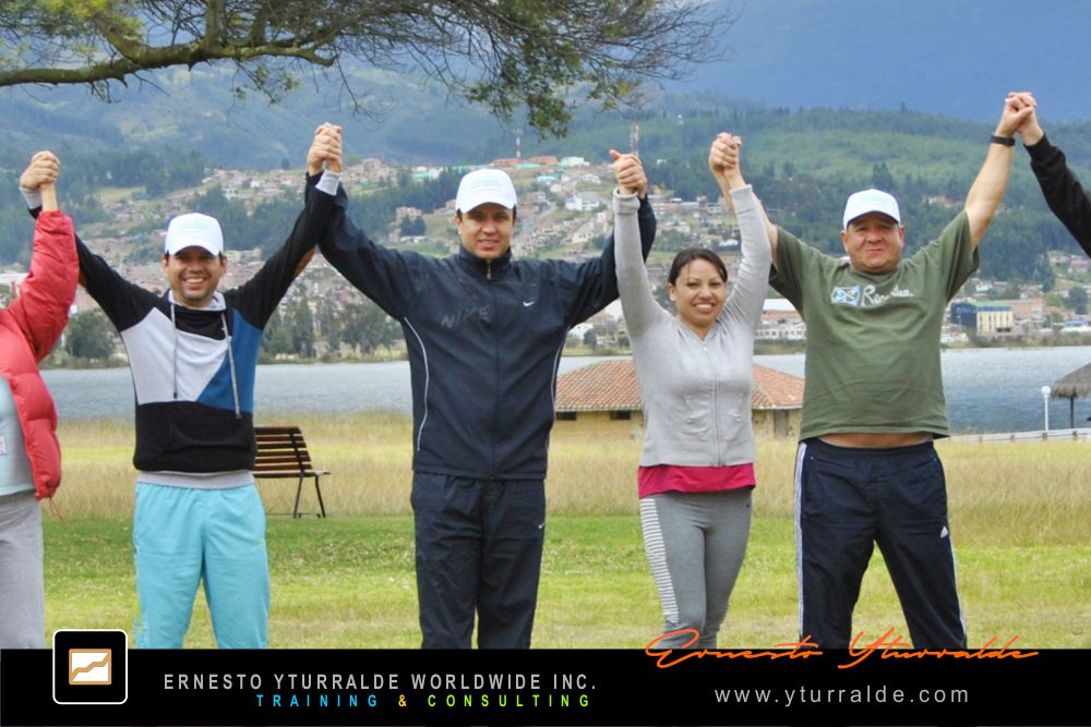 Cuerdas Bajas para Team Building en LATAM | Talleres para fortalecer la confianza en equipos
