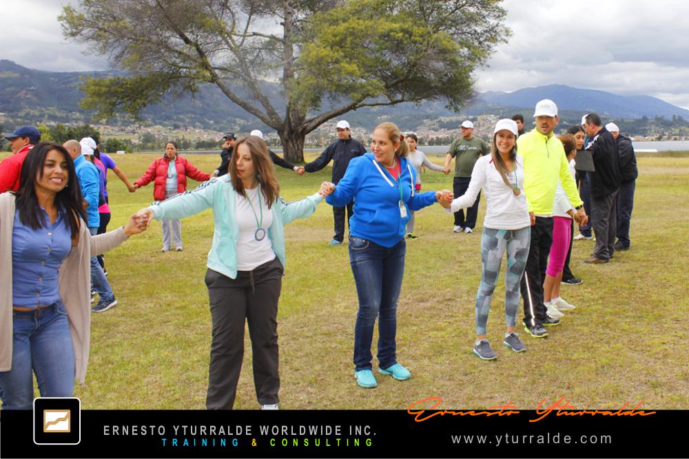 Cuerdas Bajas y dinámicas de Team Building en LATAM | Confianza y colaboración empresarial