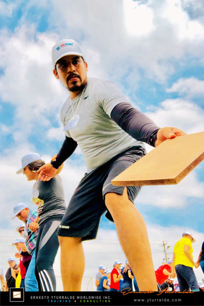Talleres vivenciales de Cuerdas Bajas para Team Building en LATAM | Cohesión de equipos